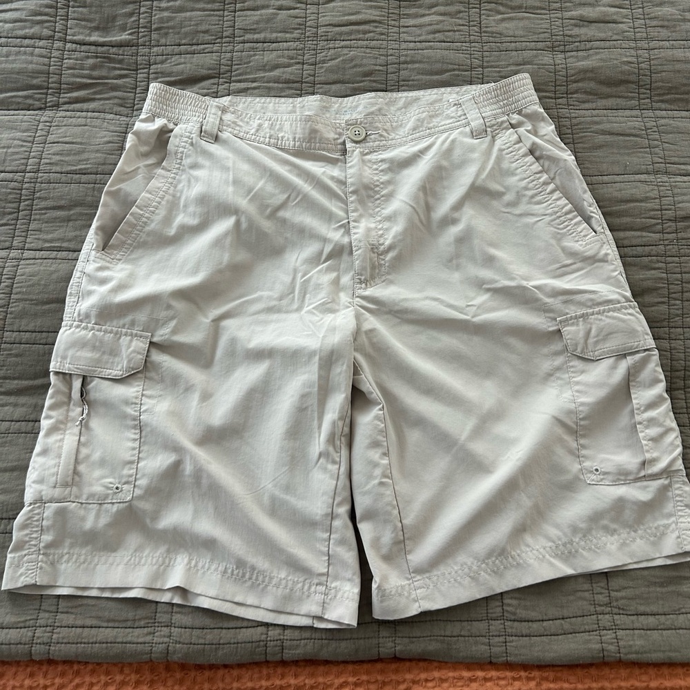 Columbia Men's OMNI SHEILD RELEASE Cargo Shorts - beige